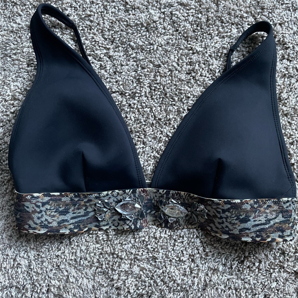 Resort Star Woman’s Studded bikini Top in SZ 14 in gently used condition
